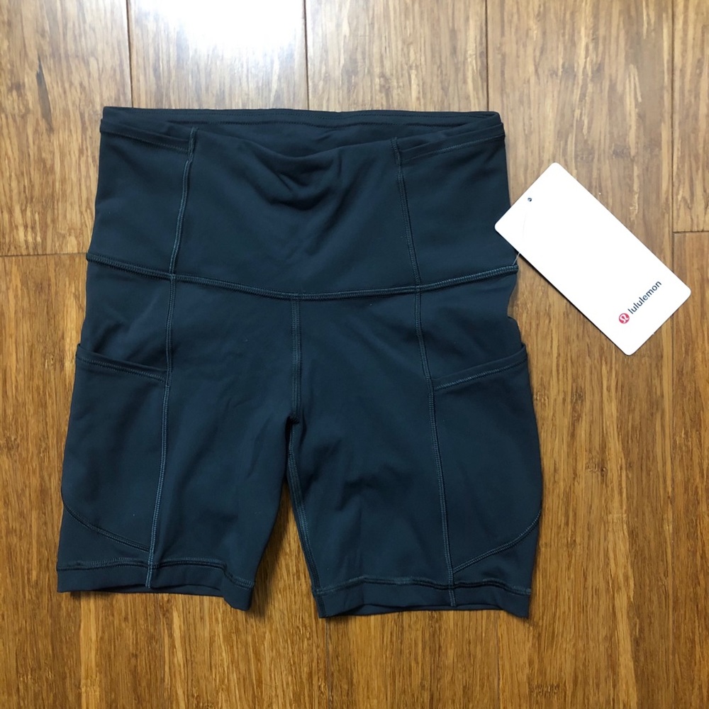 Lululemon Fast and Free Short 6” Navy size 2